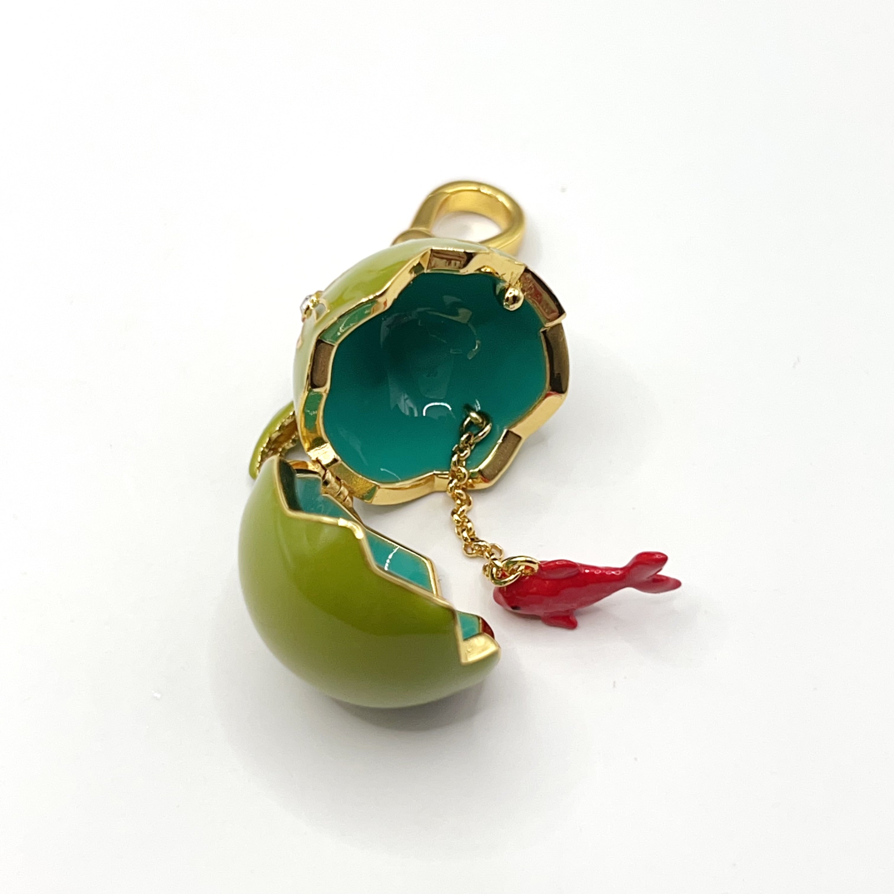 JC676-Juicy Couture fish in coconut charm