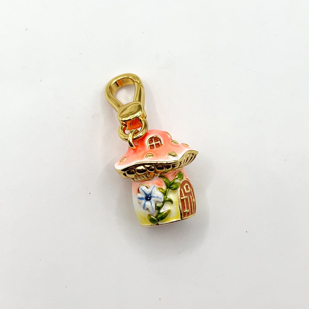 ARI031-ARI Dreams bunny in mushroom house charm