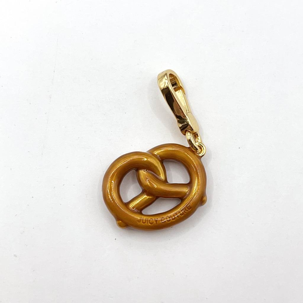 F06-Juicy Couture pretzel charm