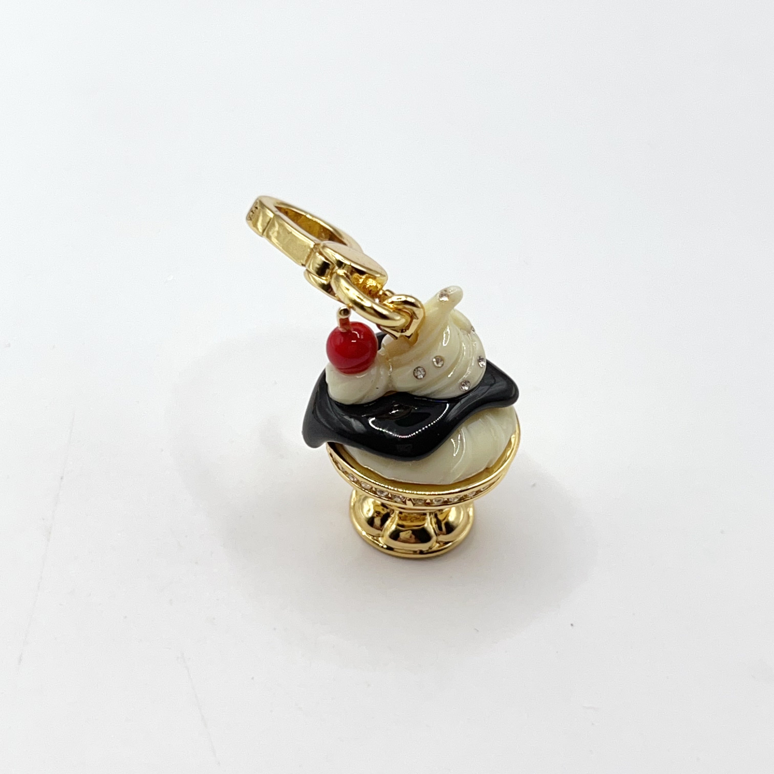 R08-Juicy Couture sundae charm