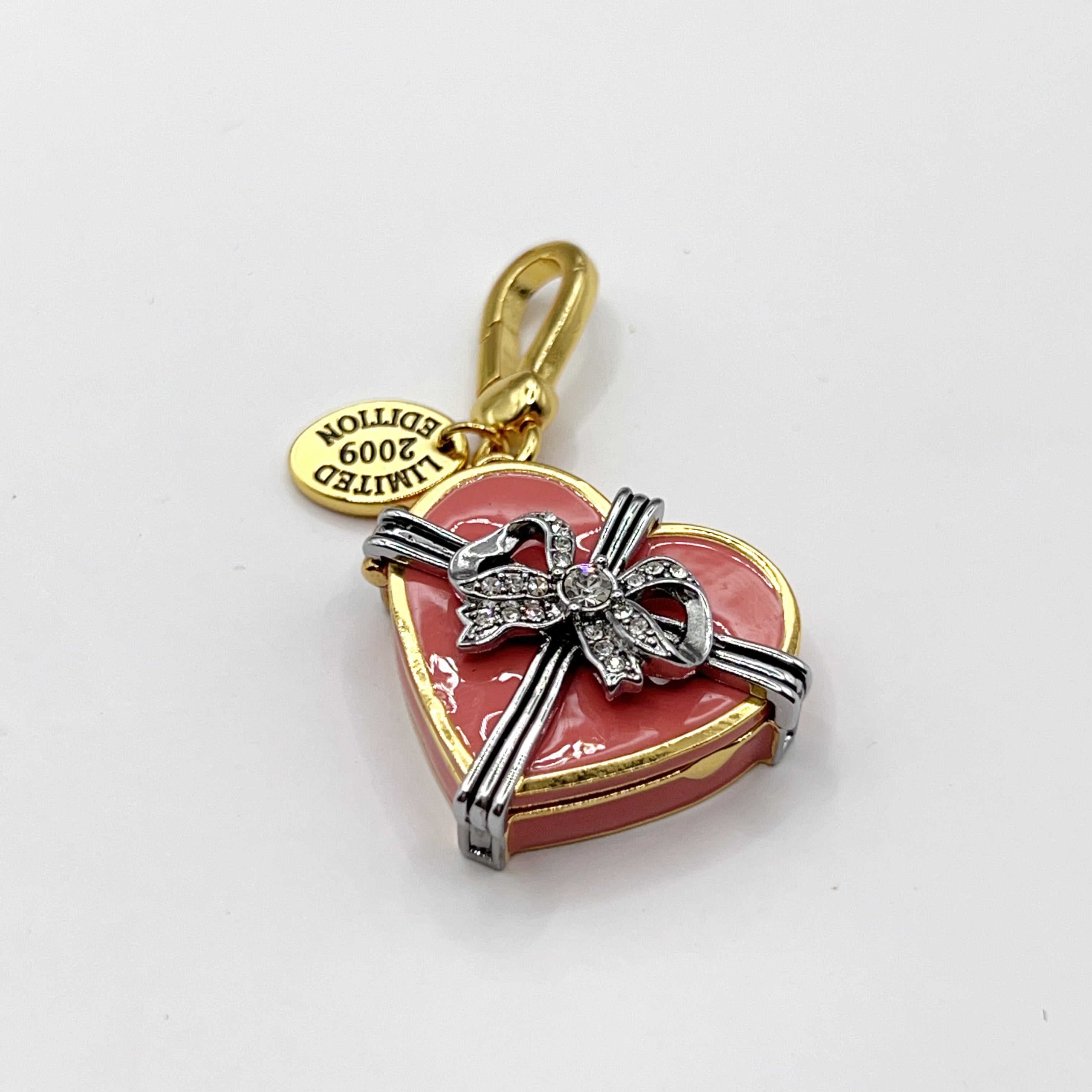 JC528-Juicy Couture heart box charm