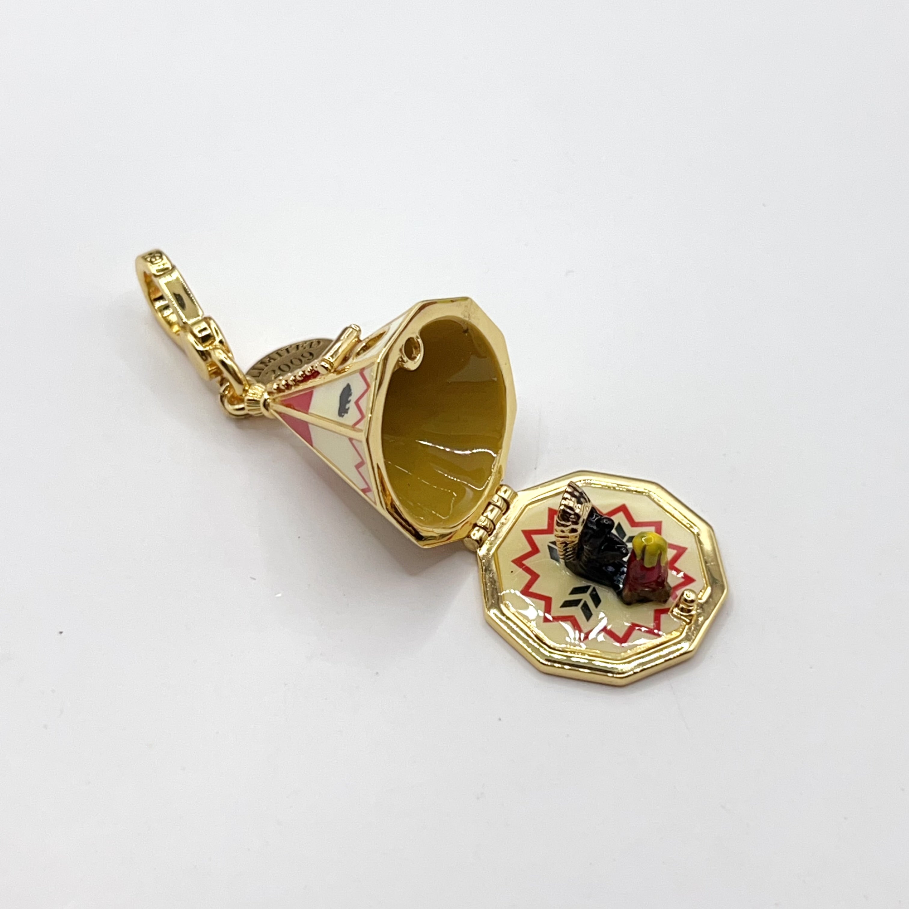 K09-Juicy Couture teepee charm