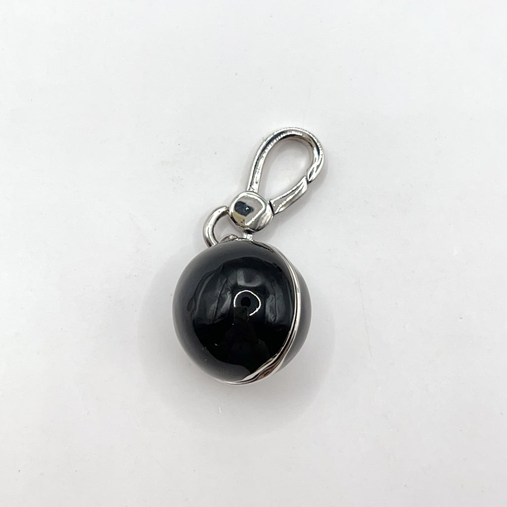 I09-Juicy Couture black 8 ball charm