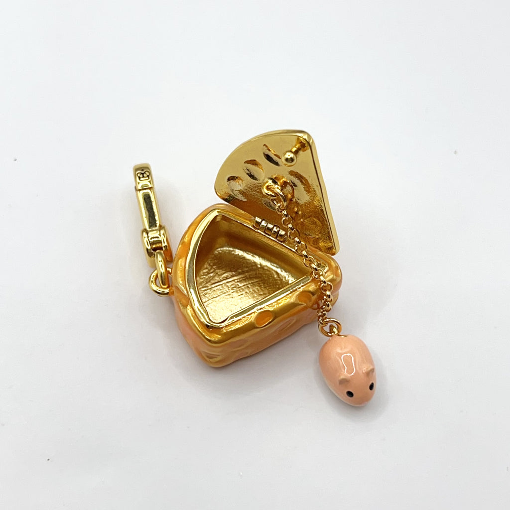 JC674-Juicy Couture cheese with mouse charm