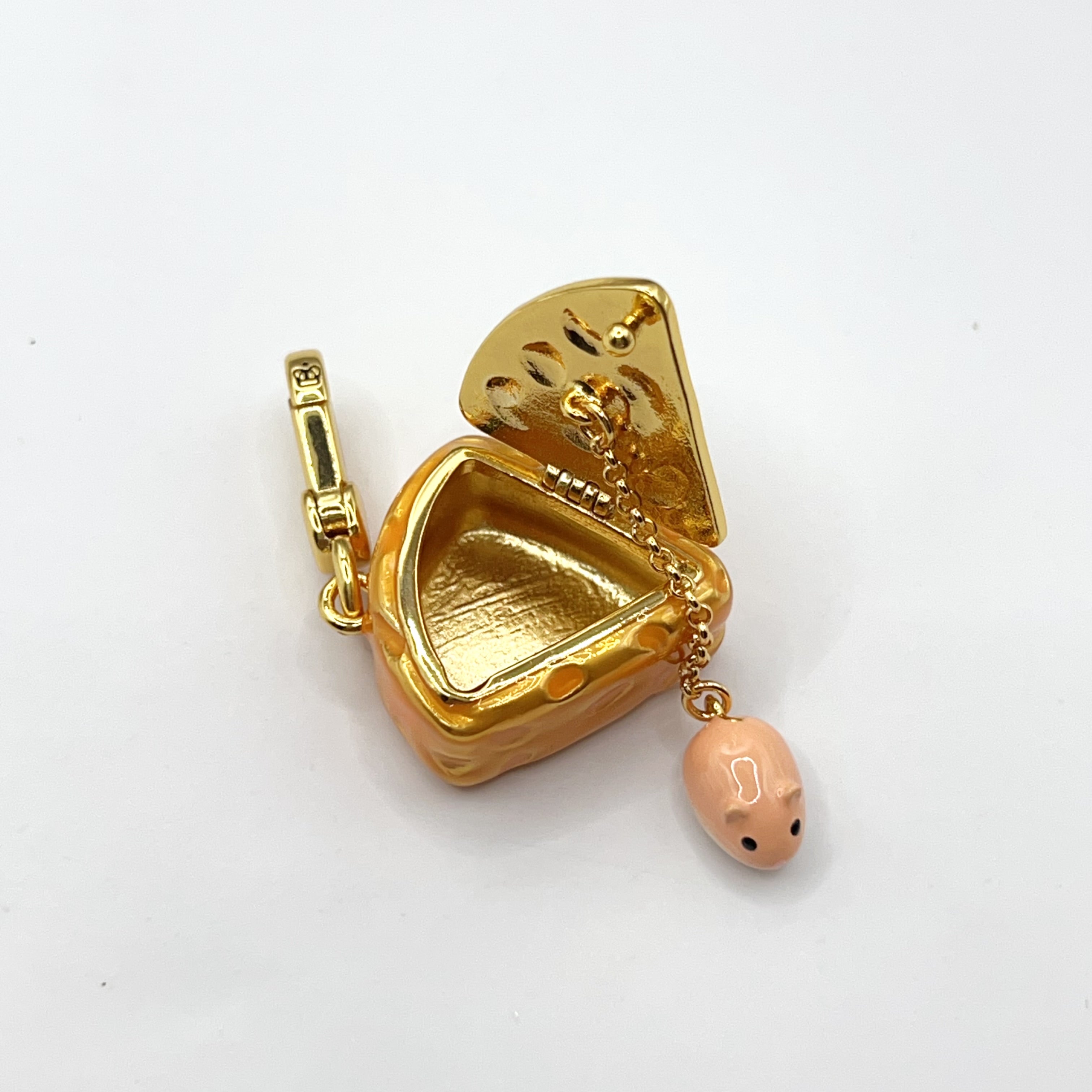 JC674-Juicy Couture cheese with mouse charm