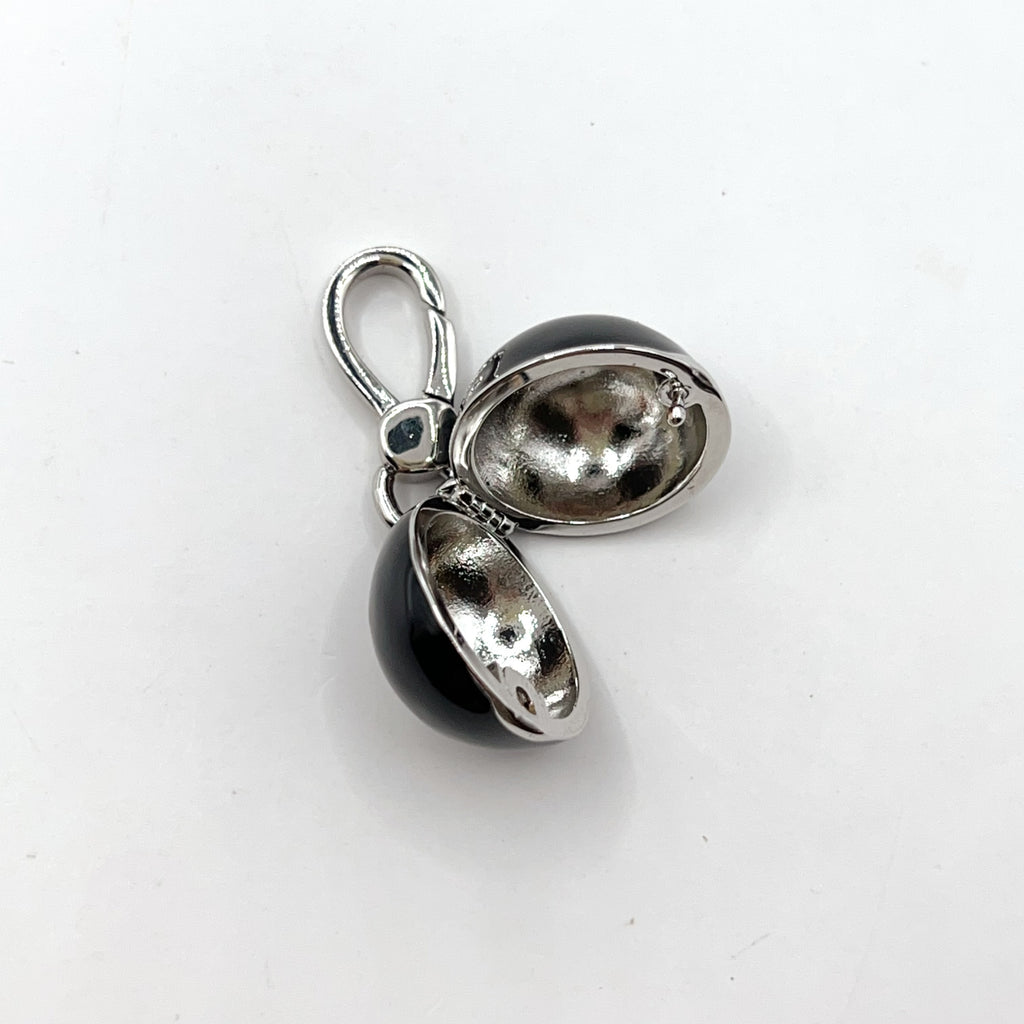 I09-Juicy Couture black 8 ball charm