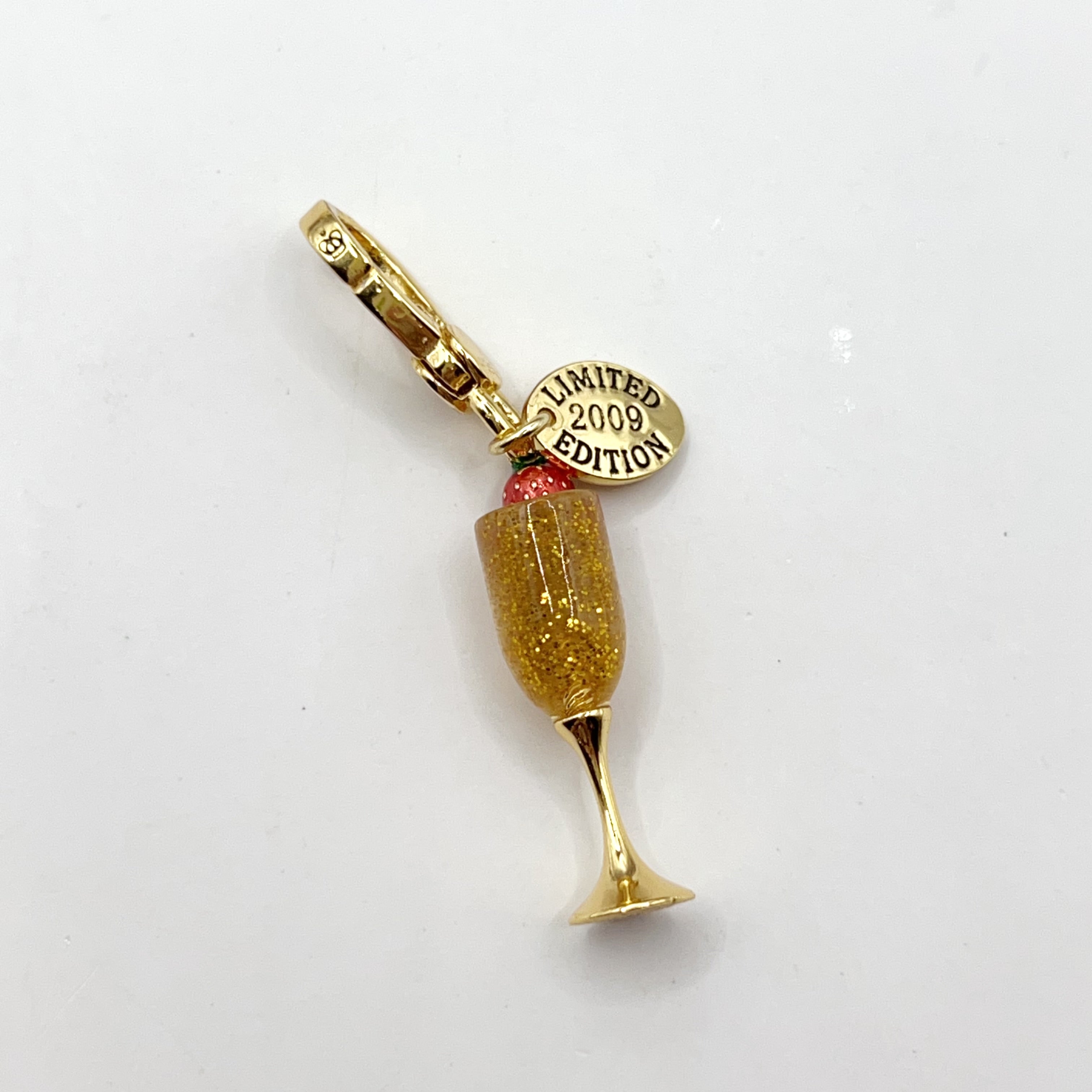 E02-Juicy Couture strawberry drink charm