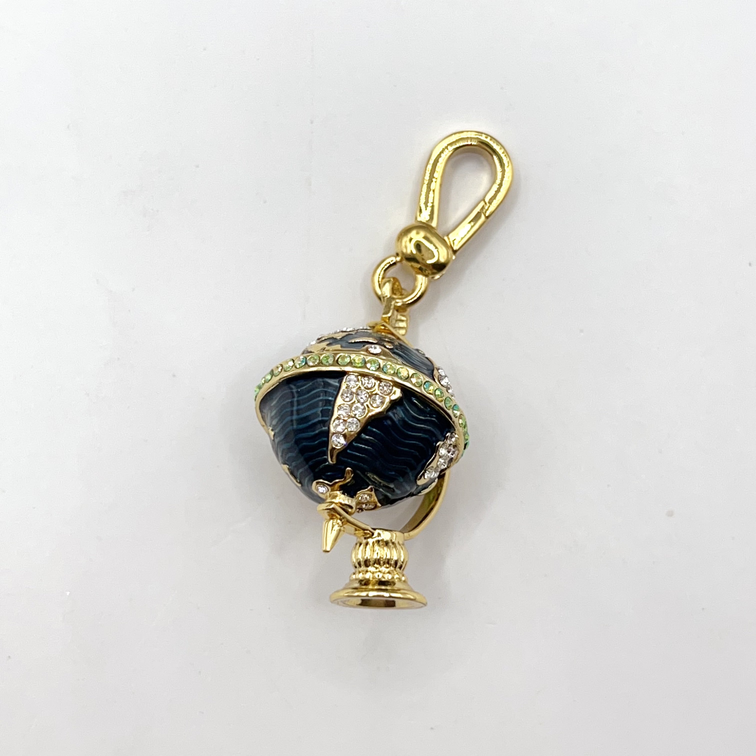 ARI016-ARI Dreams globe charm