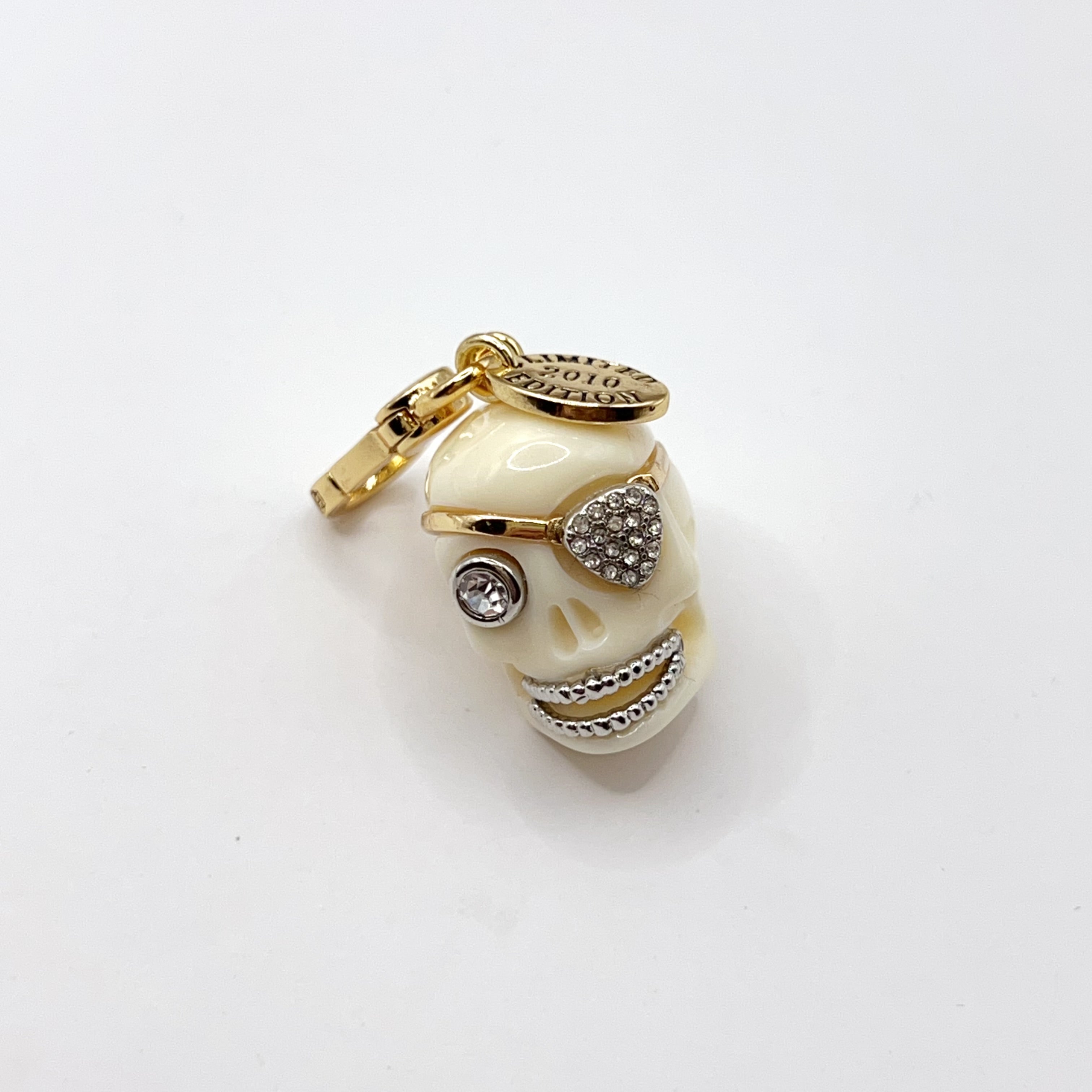 W07-Juicy Couture white skull charm