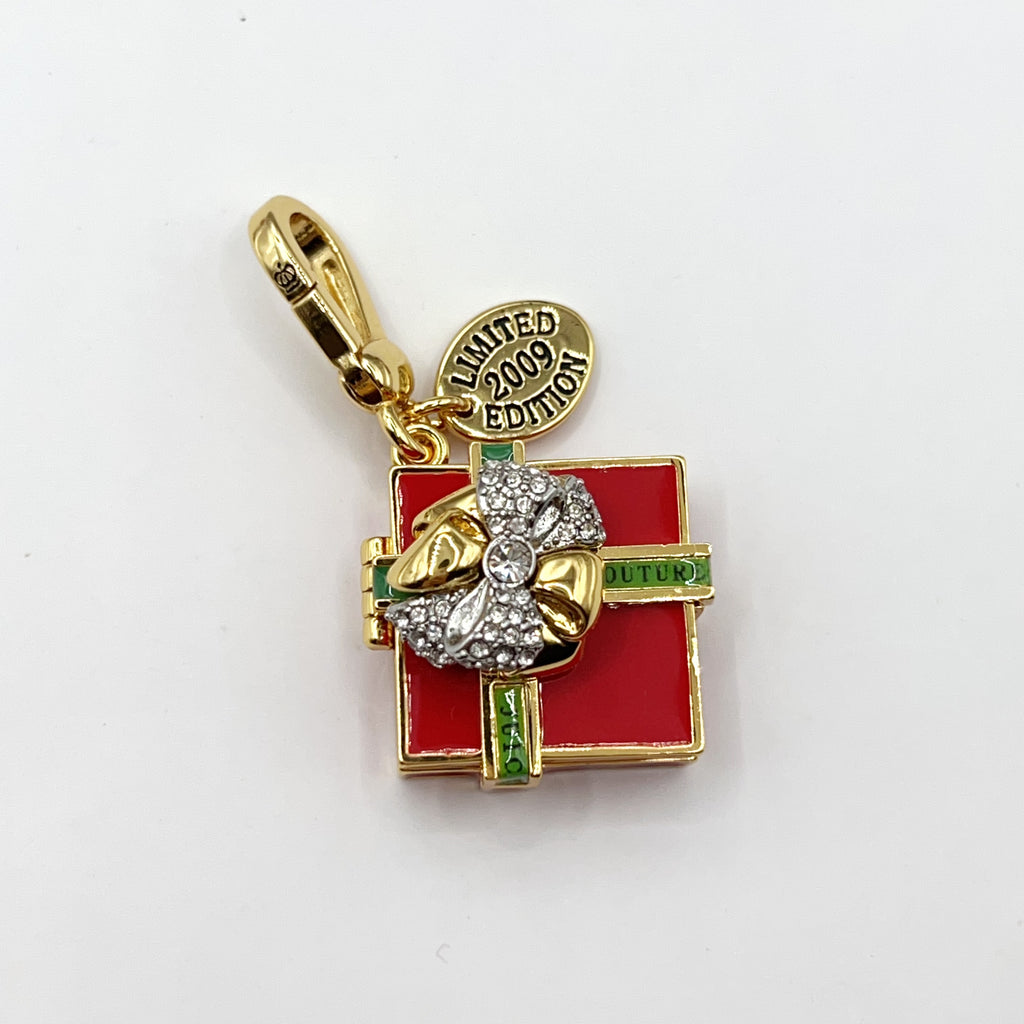JC599-Juicy Couture present box charm