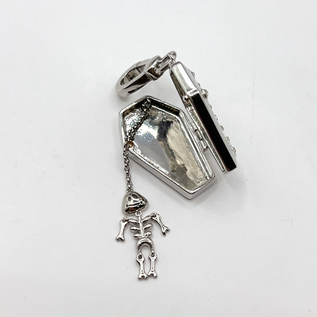 ARI026-ARI Dreams grave charm