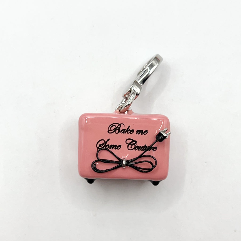 U11-Juicy Couture cupcake in oven charm