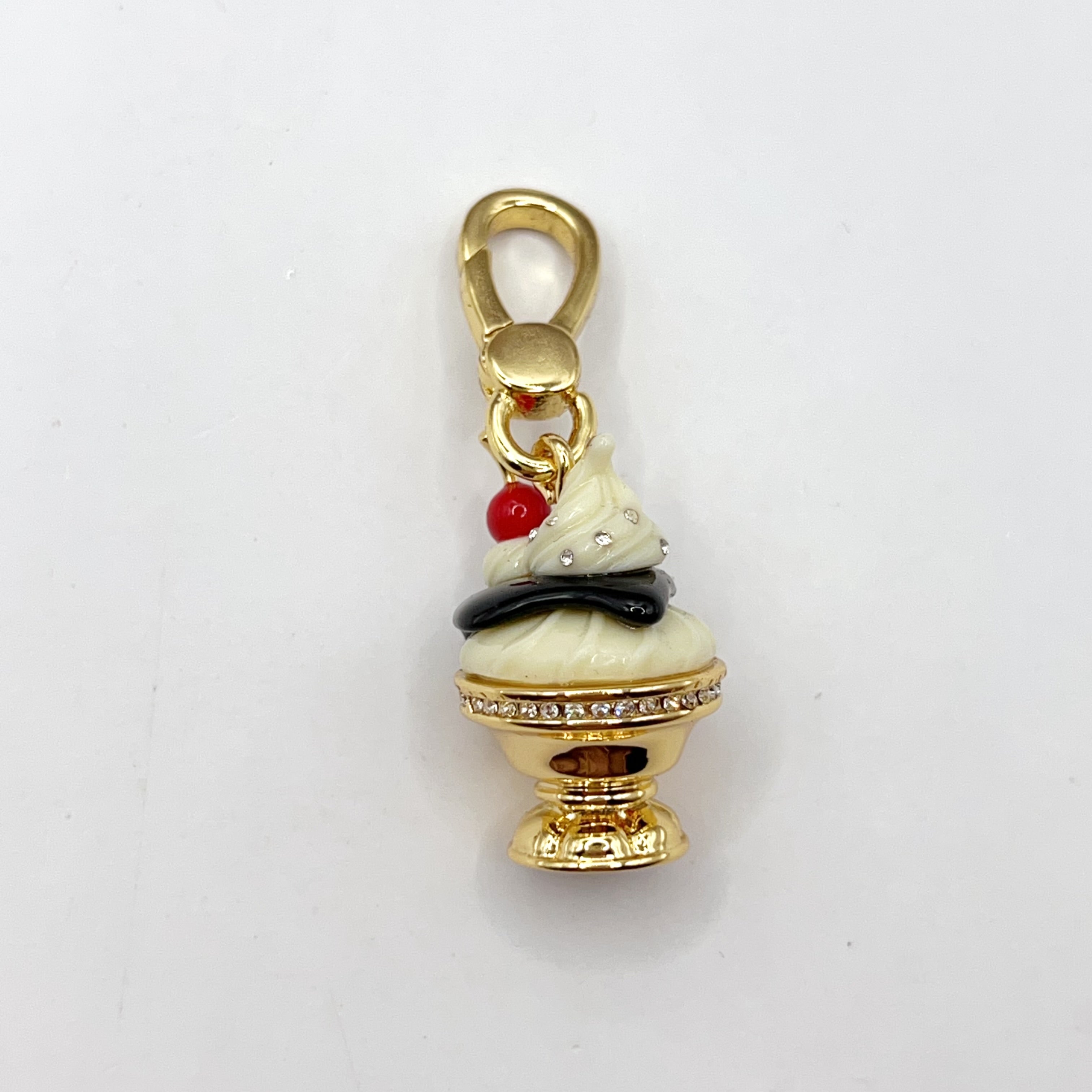 R08-Juicy Couture sundae charm
