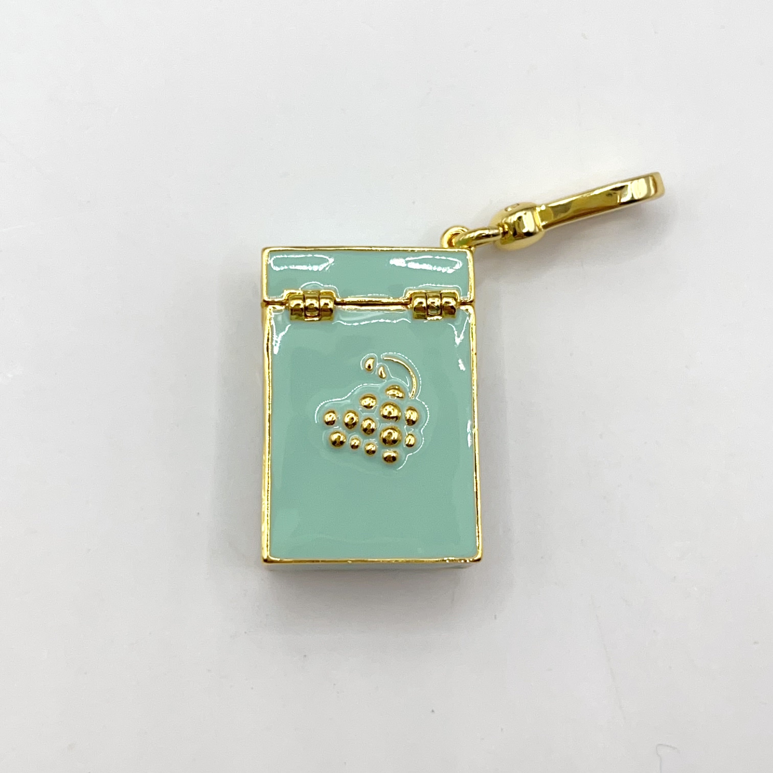 ARI001-ARI Dreams box of cigarettes charm