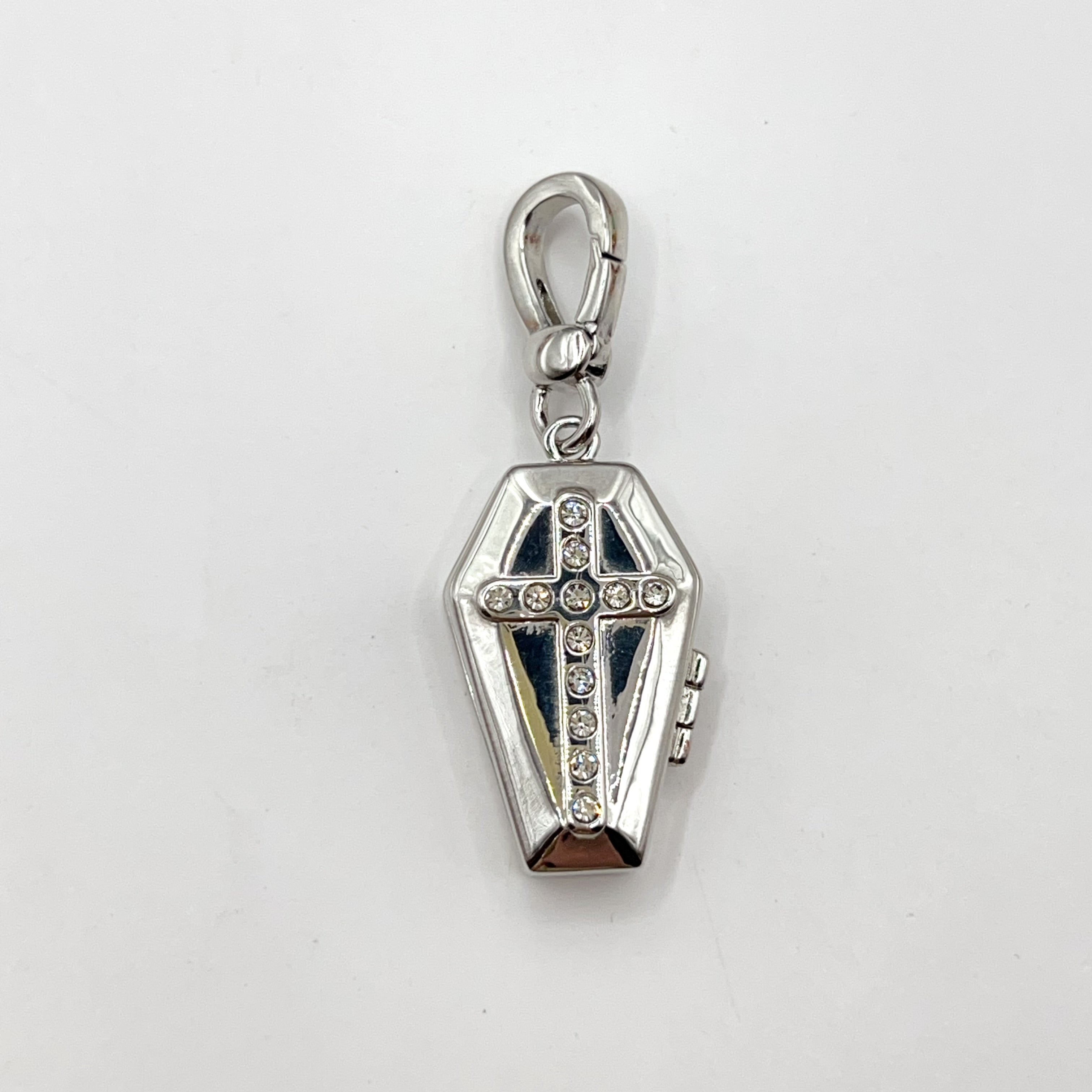 ARI026-ARI Dreams grave charm