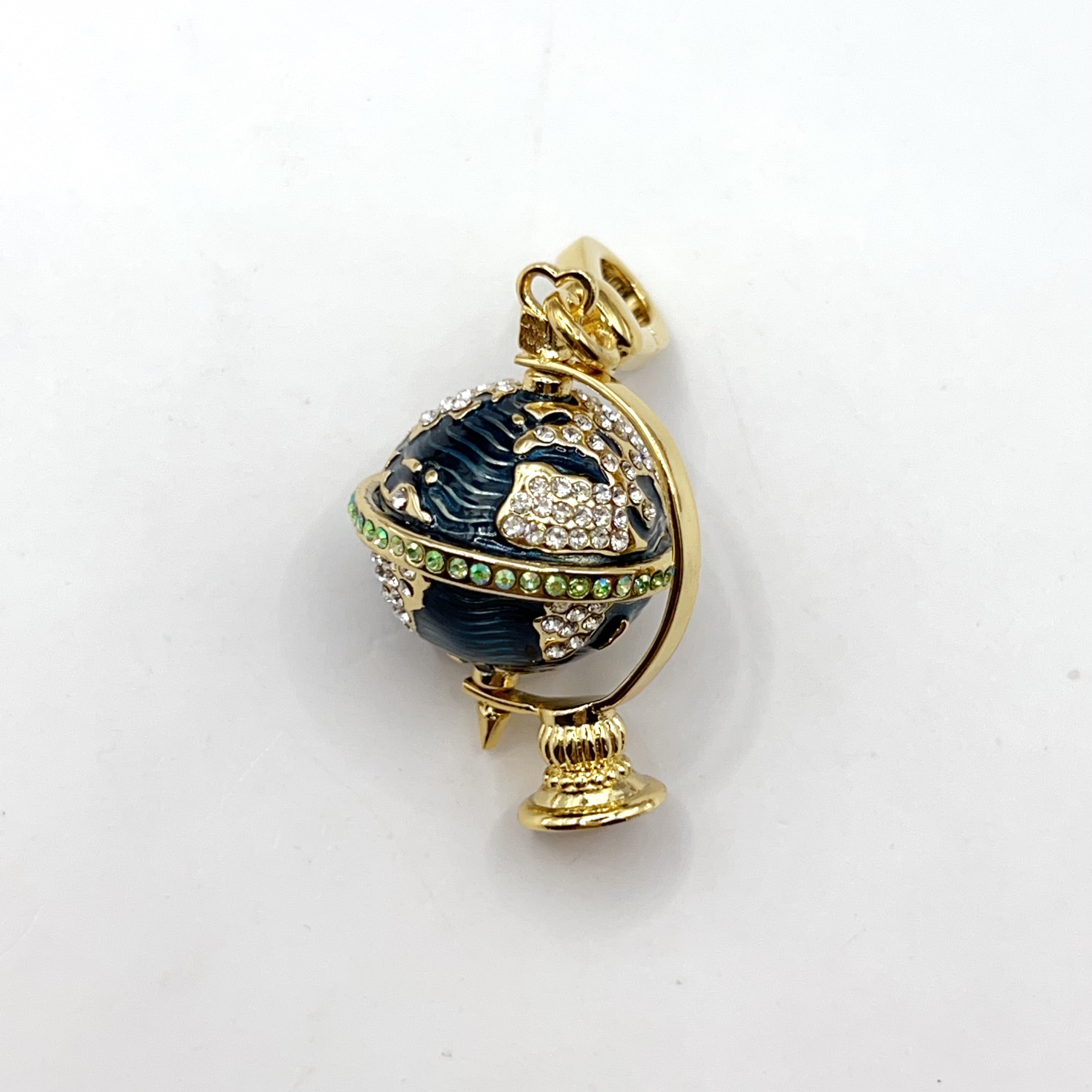 ARI016-ARI Dreams globe charm