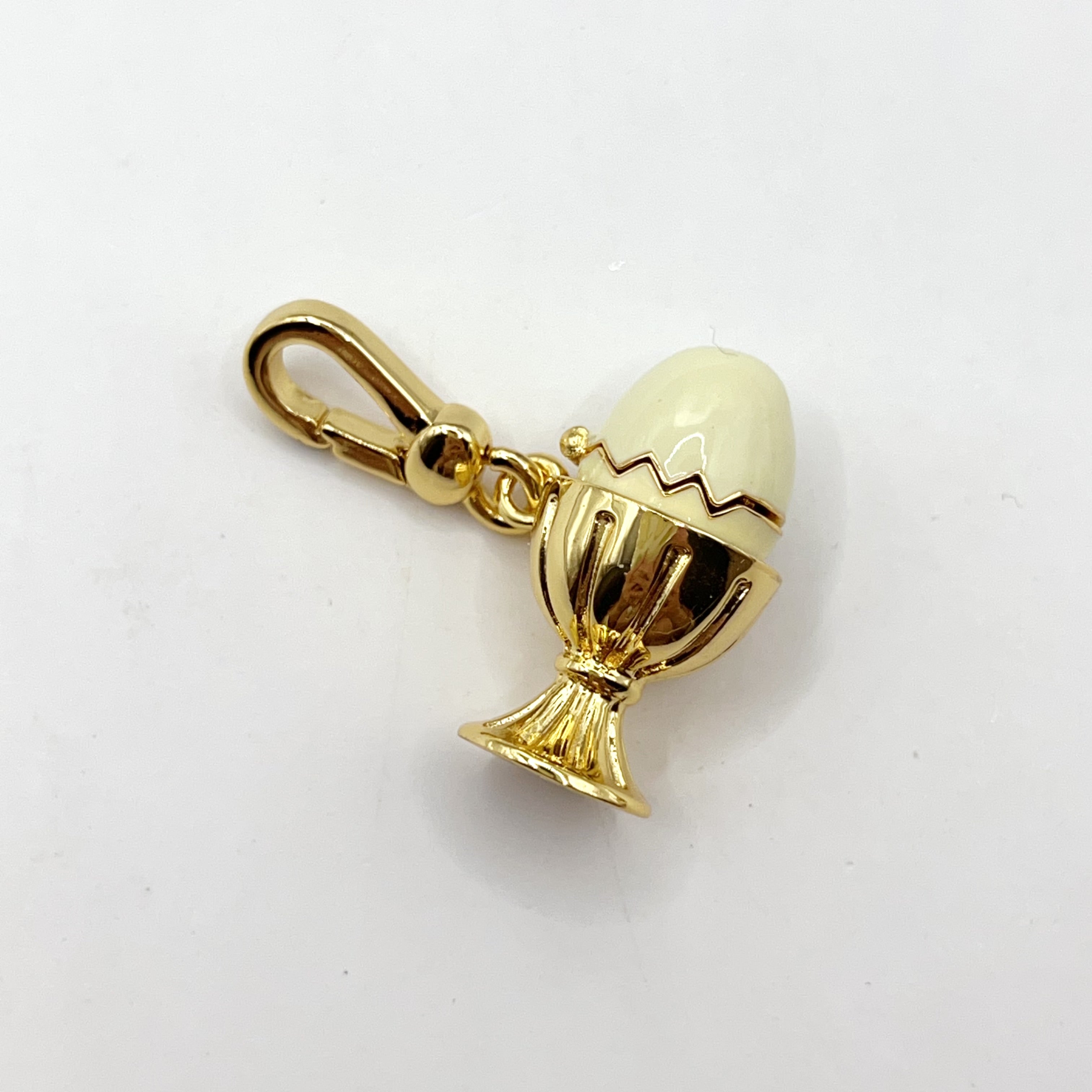 JC523-Juicy Couture cracked egg charm