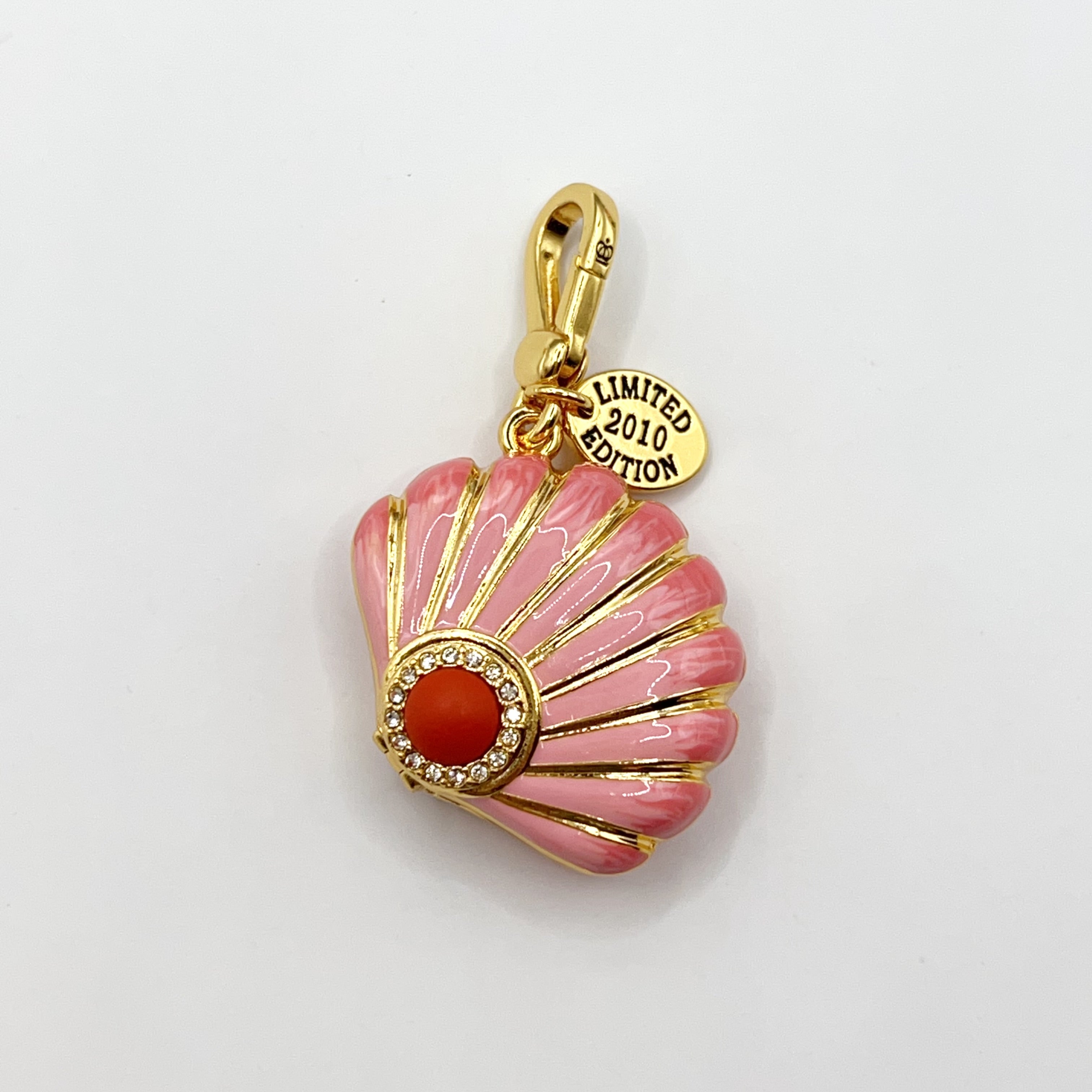 JC558-Juicy Couture clam shell charm