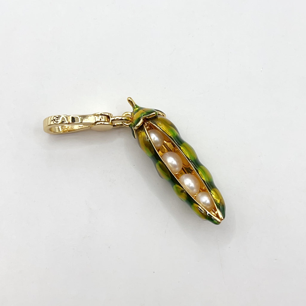 L03-Juicy Couture pea charm