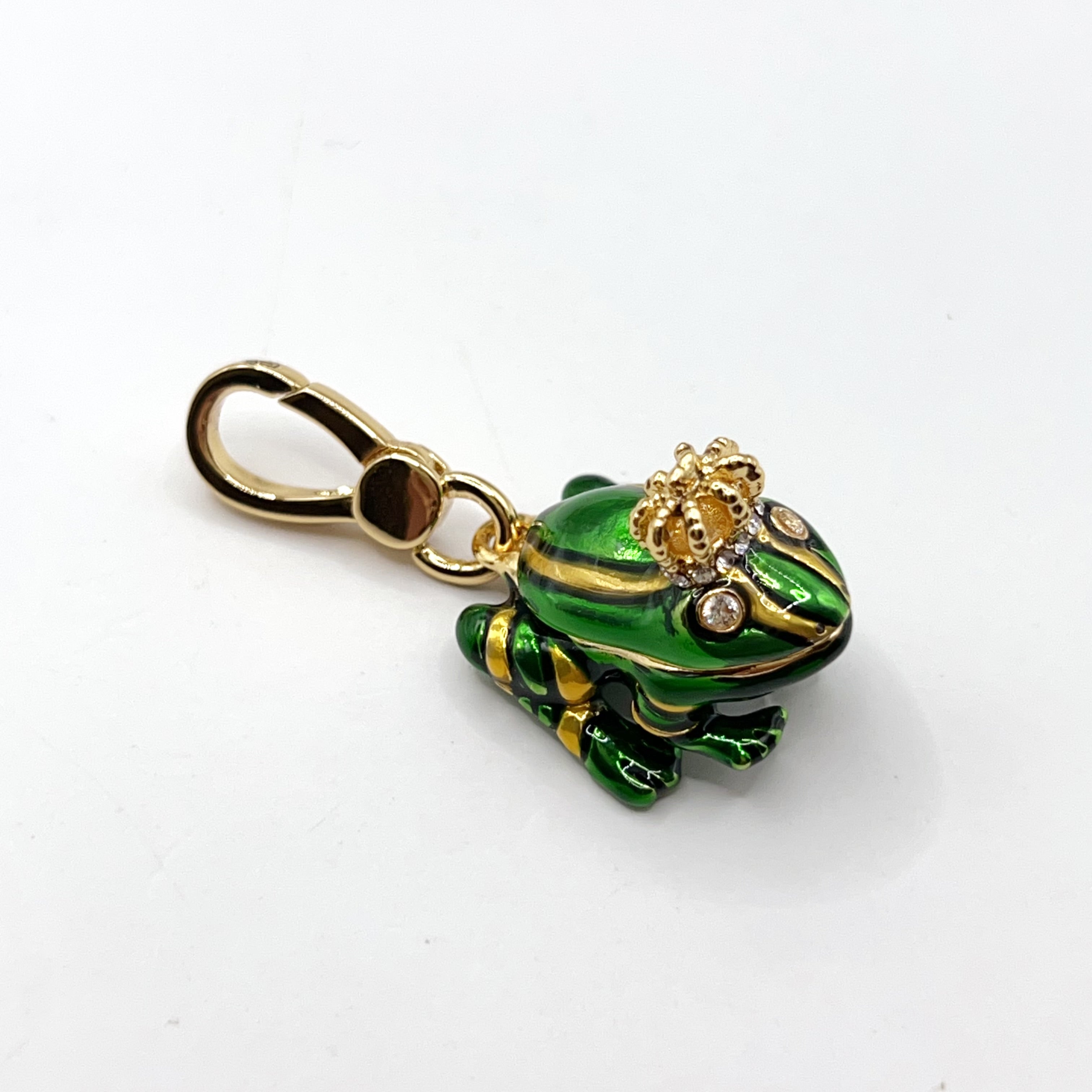 T12-Juicy Couture frog charm