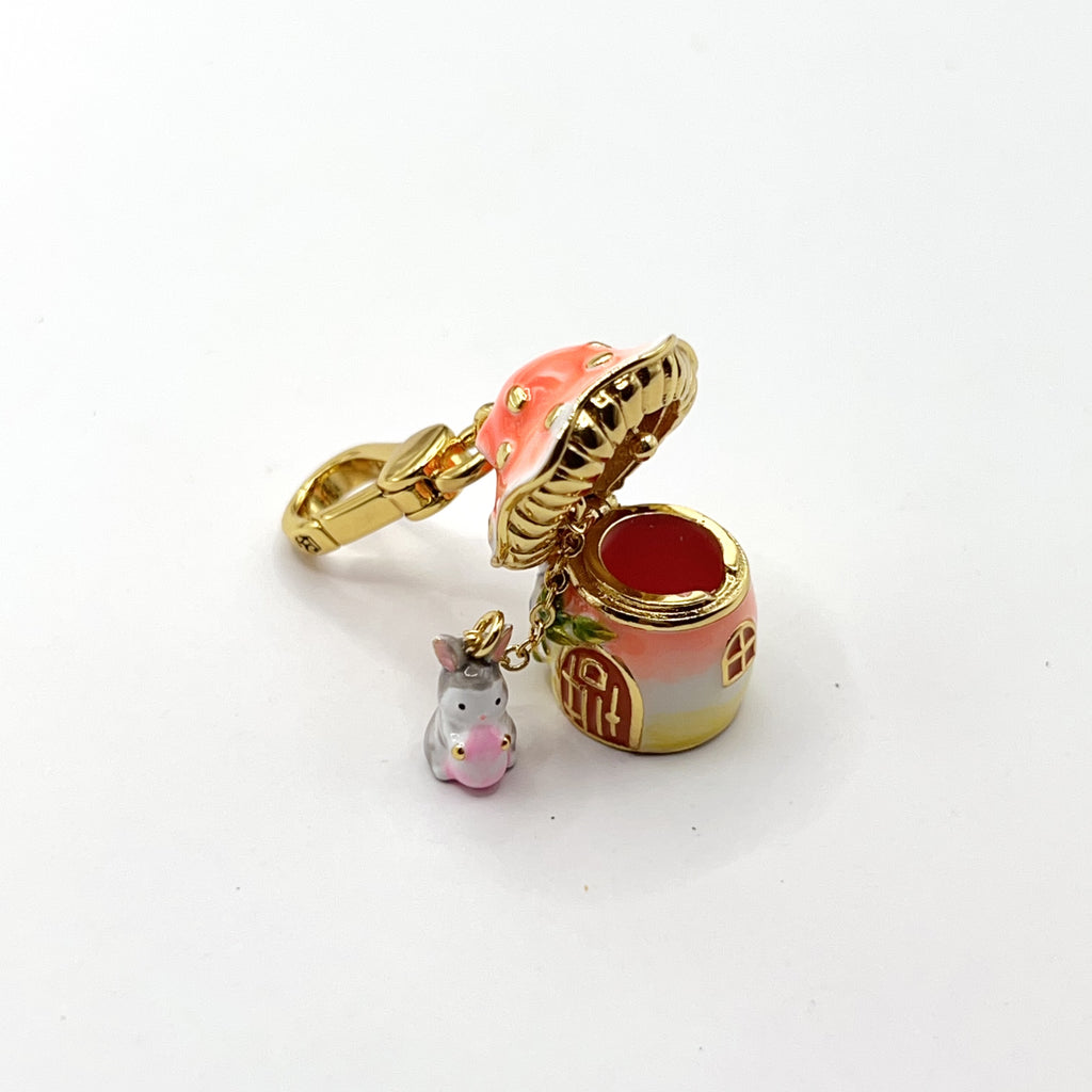ARI031-ARI Dreams bunny in mushroom house charm