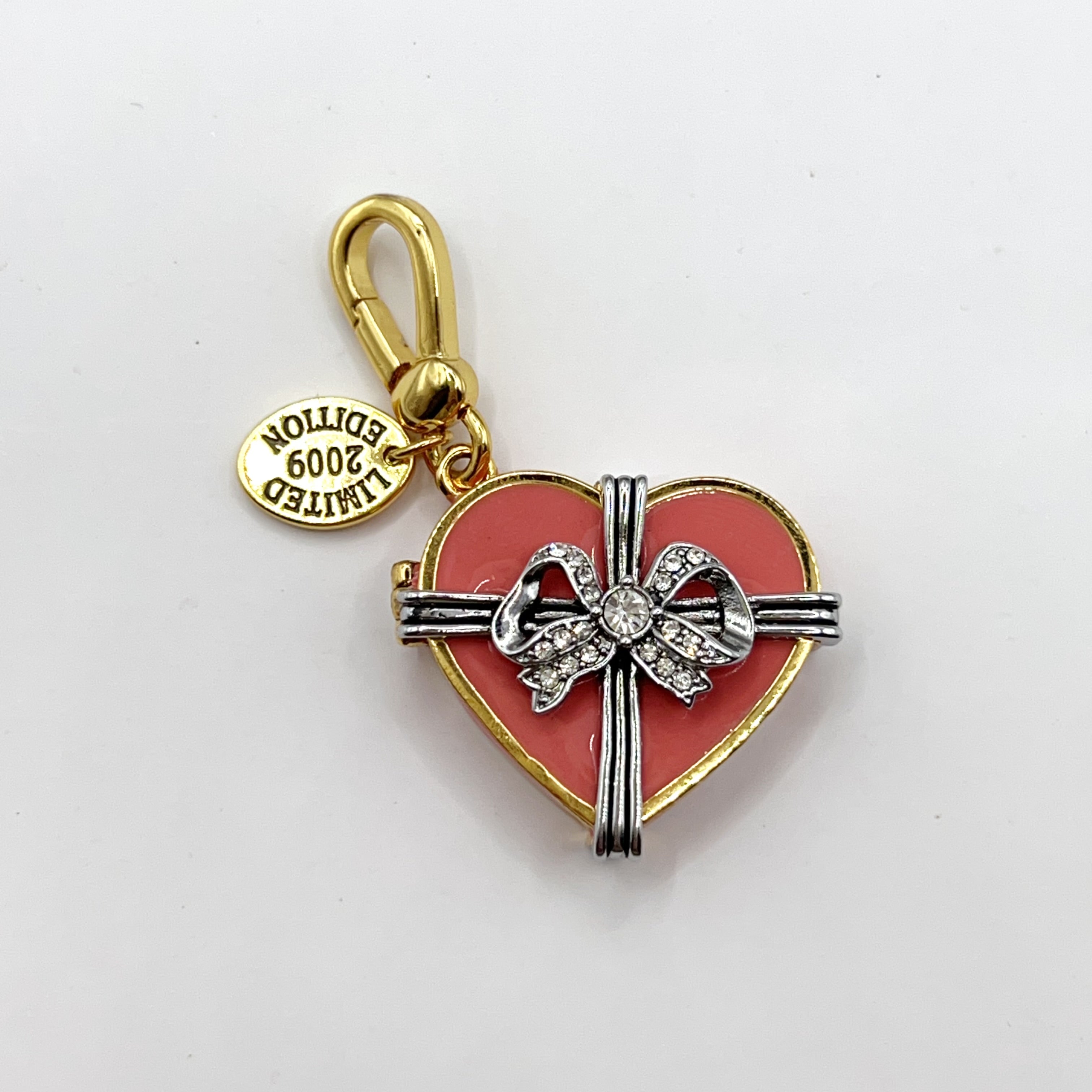 JC528-Juicy Couture heart box charm
