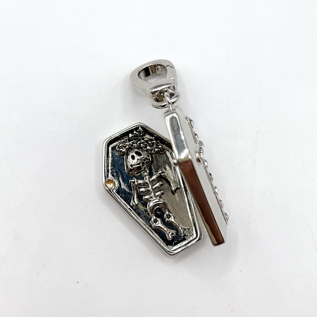 ARI026-ARI Dreams grave charm