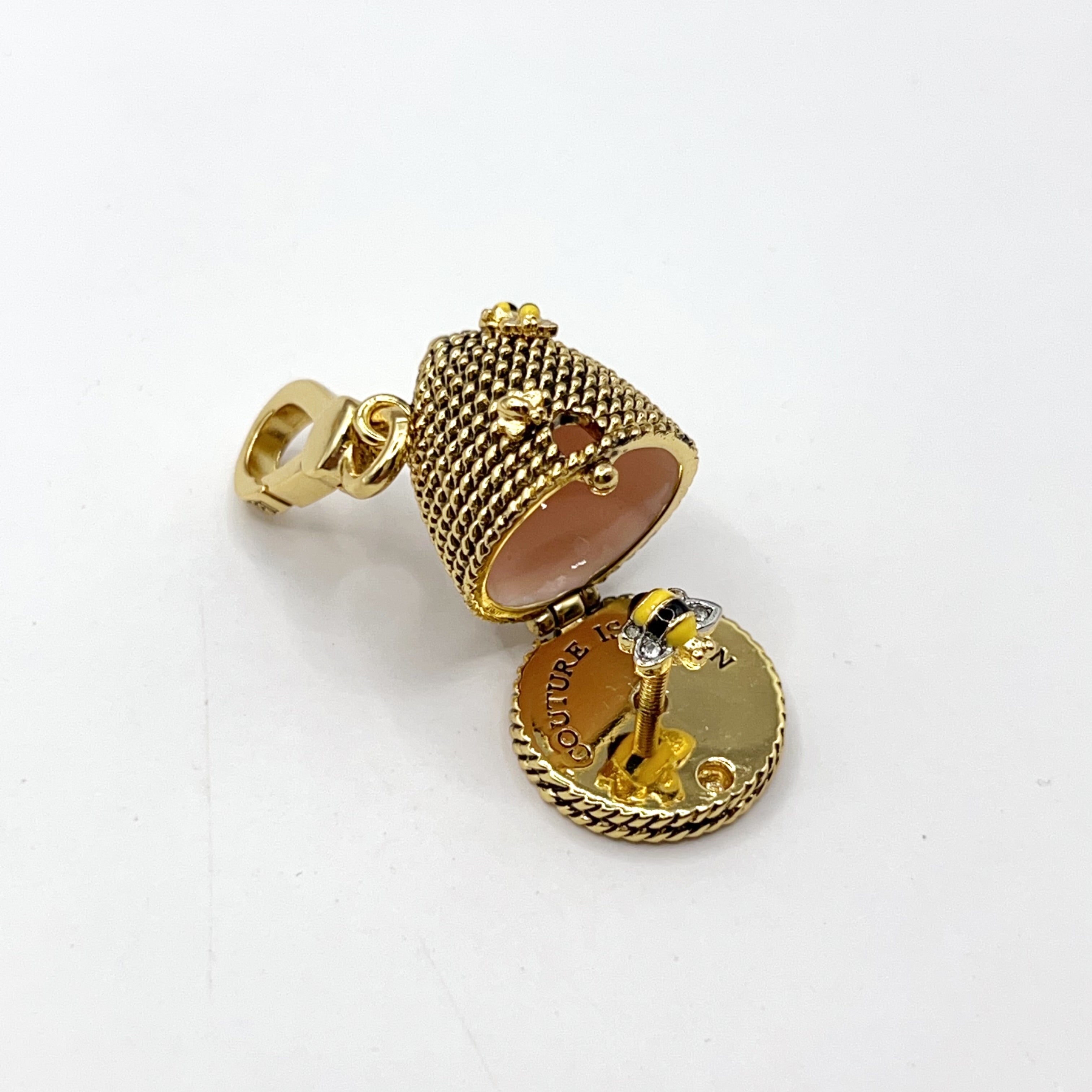 C11-Juicy Couture beehive charm