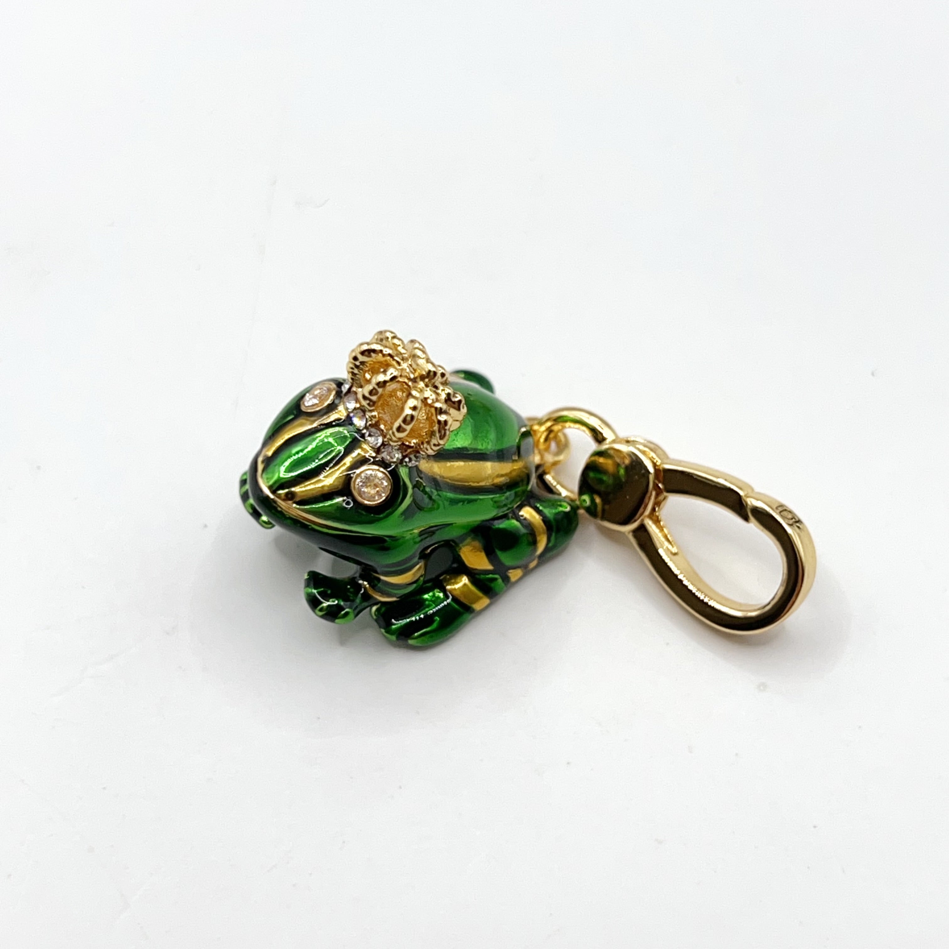 T12-Juicy Couture frog charm