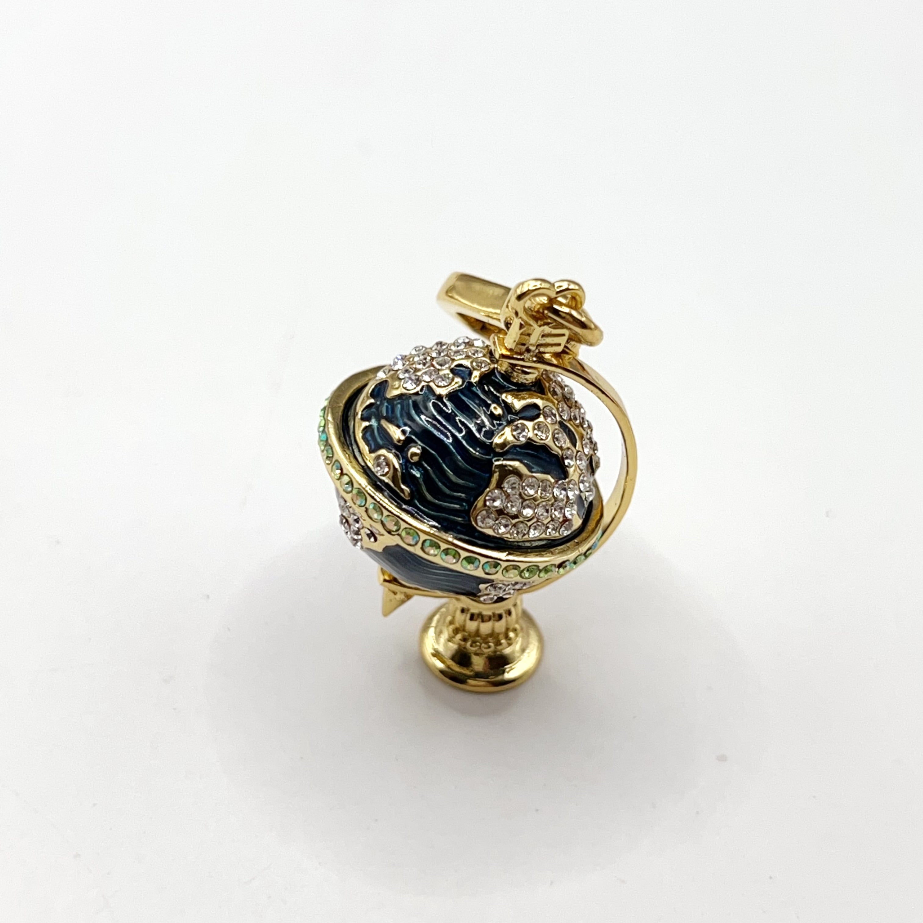 ARI016-ARI Dreams globe charm