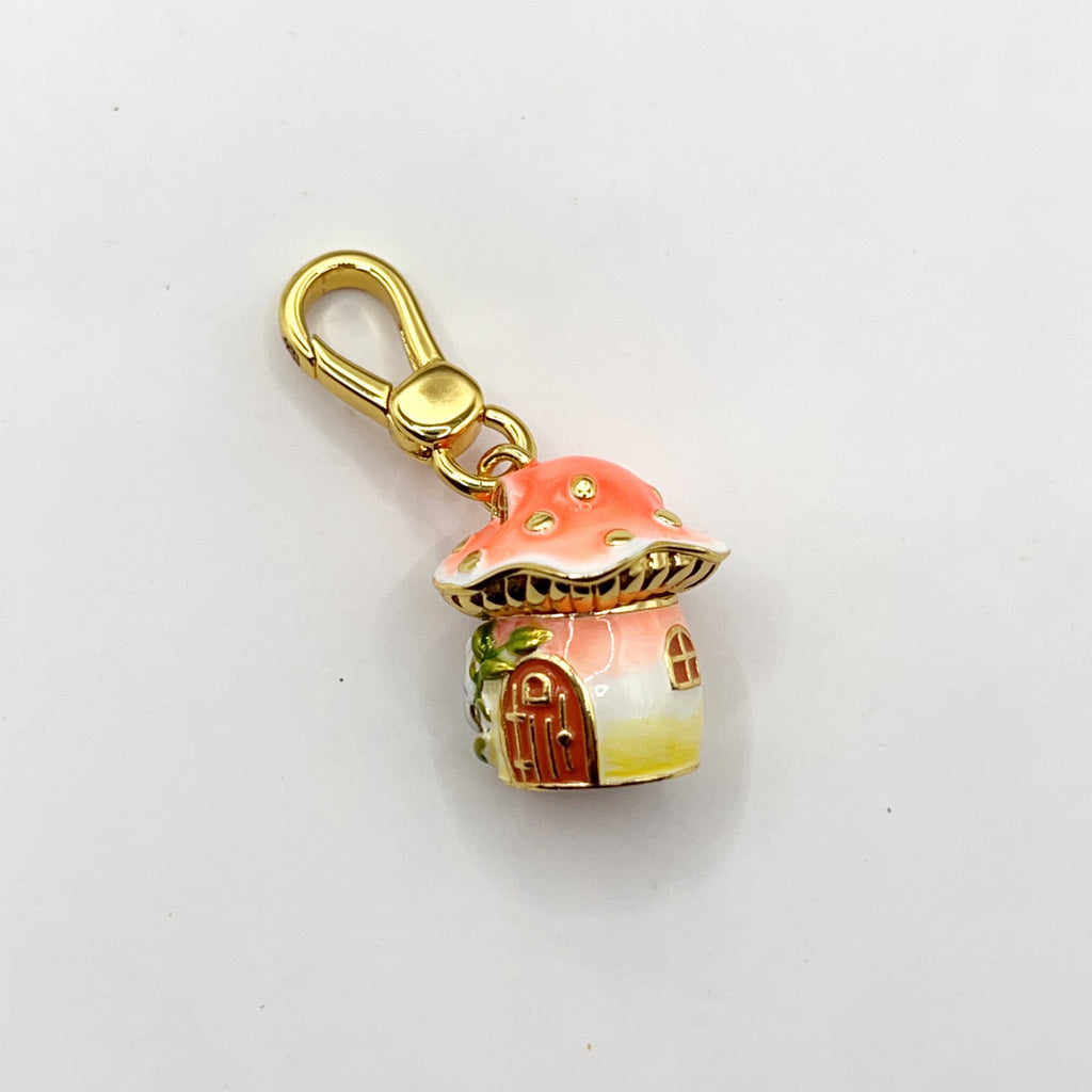 ARI031-ARI Dreams bunny in mushroom house charm