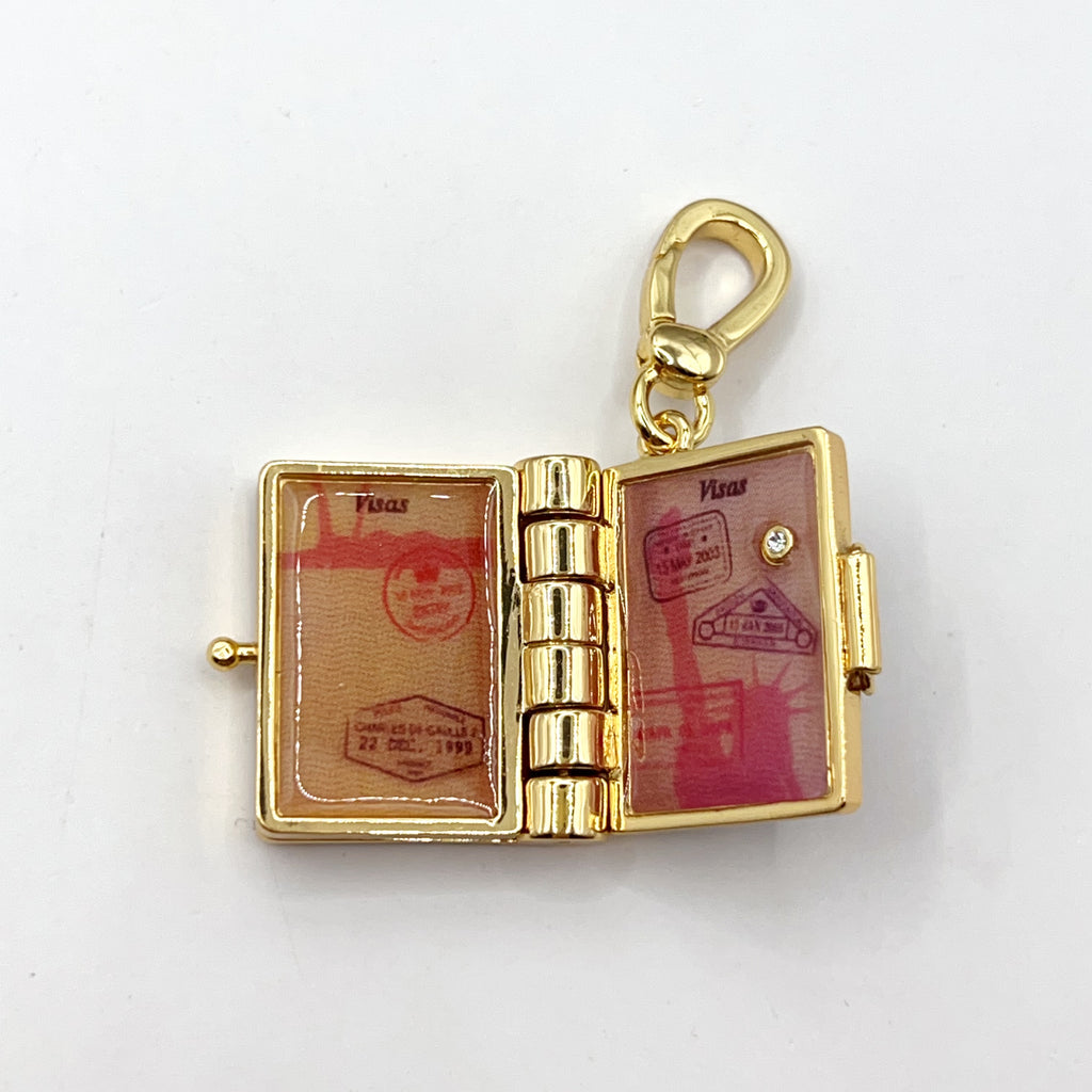 C03-Juicy Couture passport charm