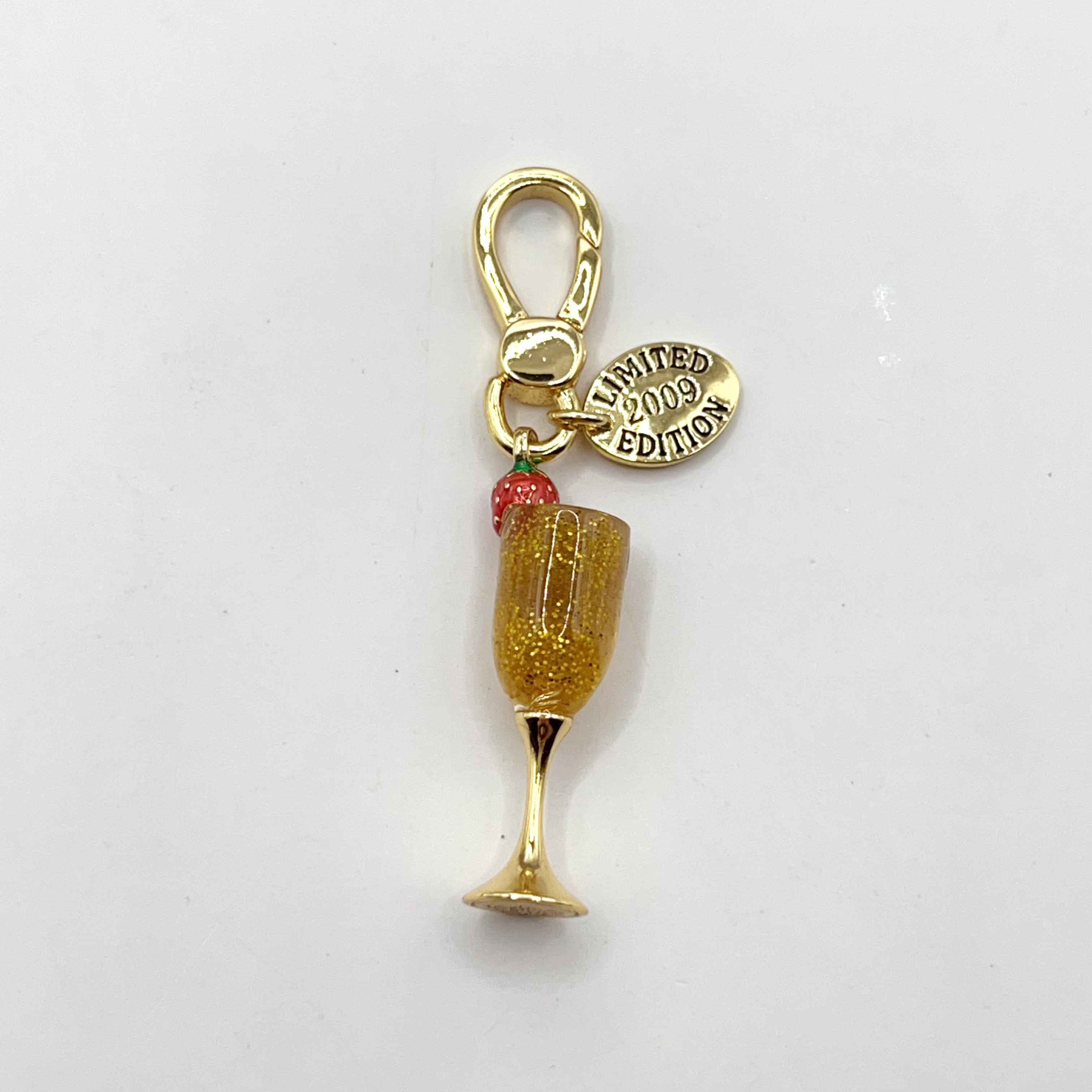 E02-Juicy Couture strawberry drink charm