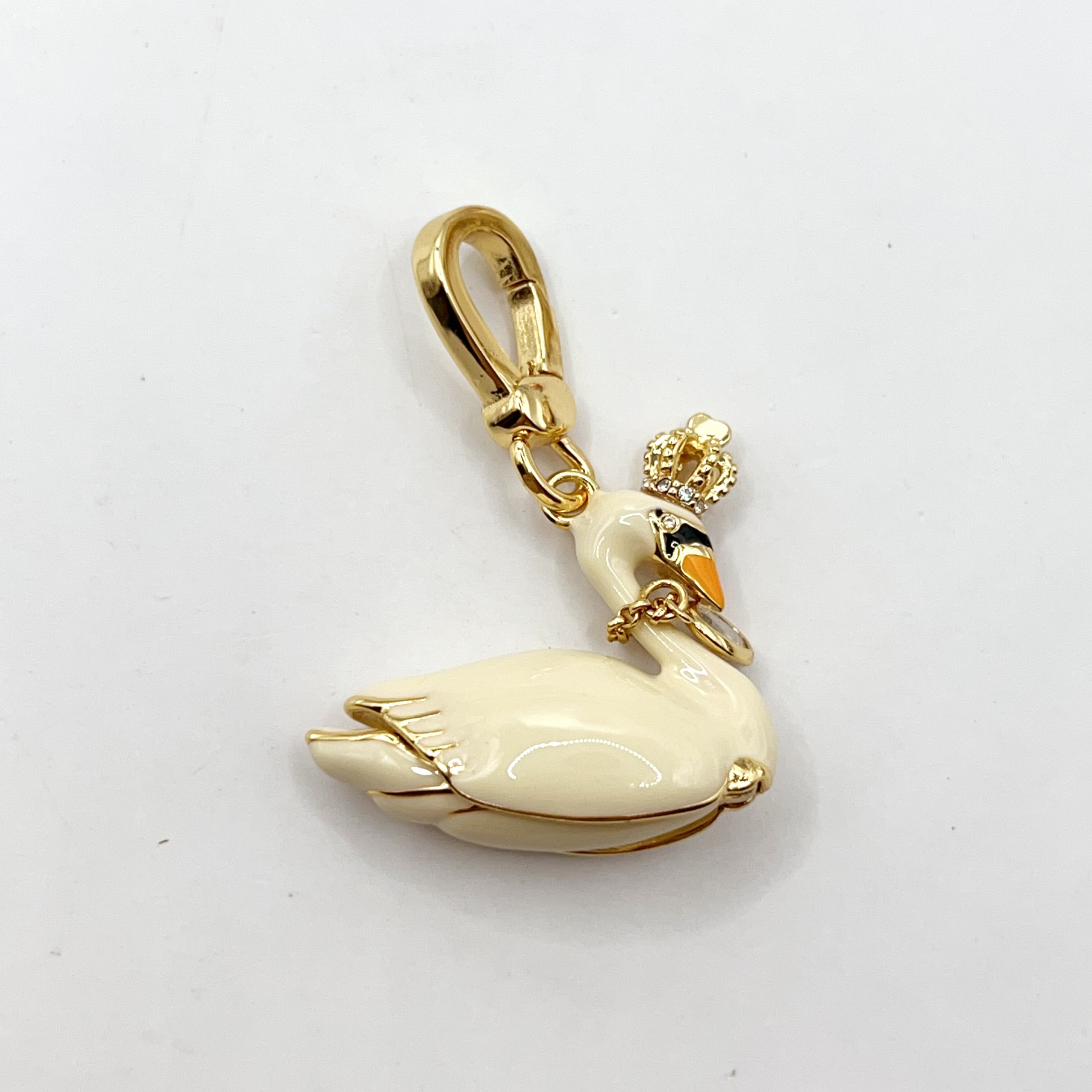 M05-Juicy Couture swan charm
