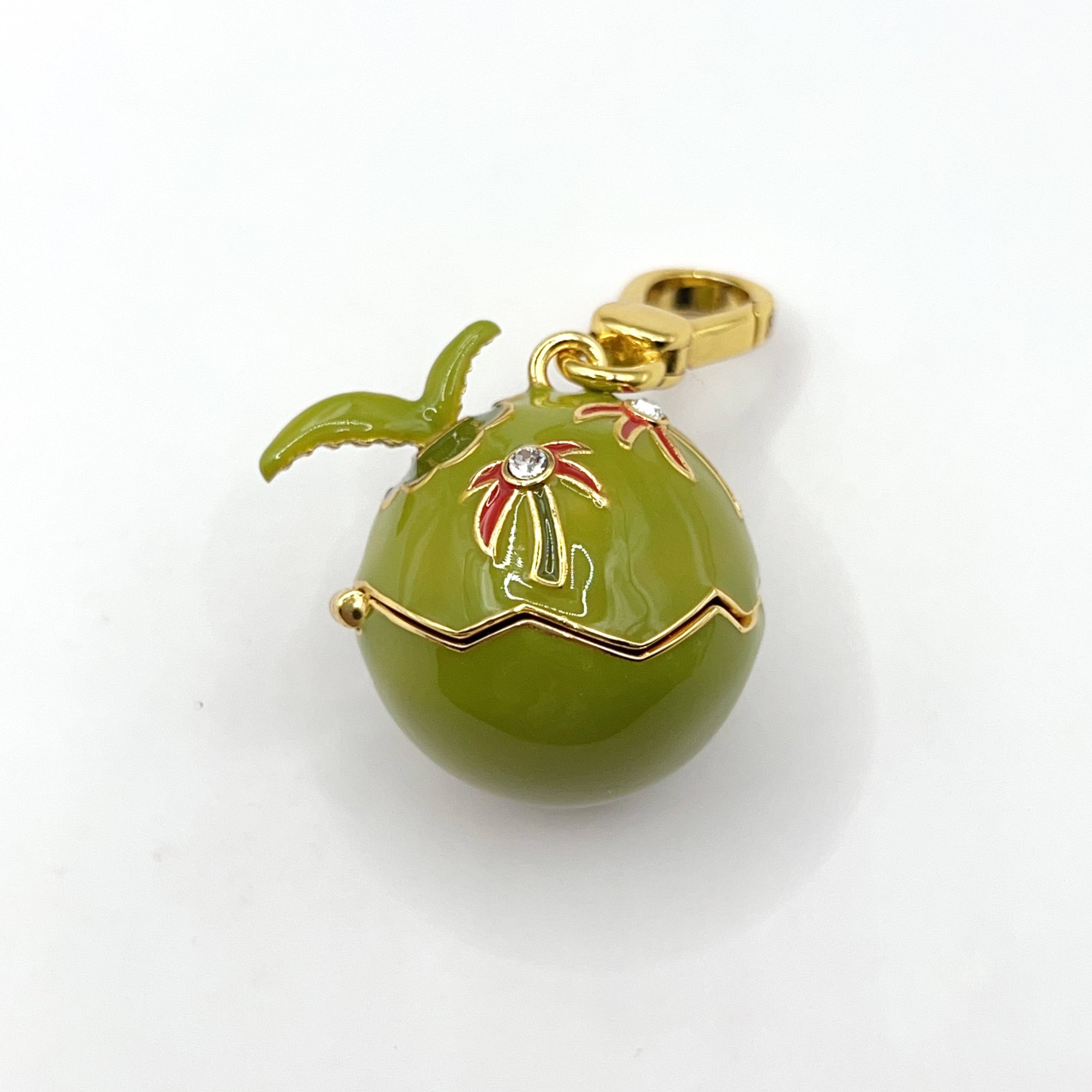 JC676-Juicy Couture fish in coconut charm