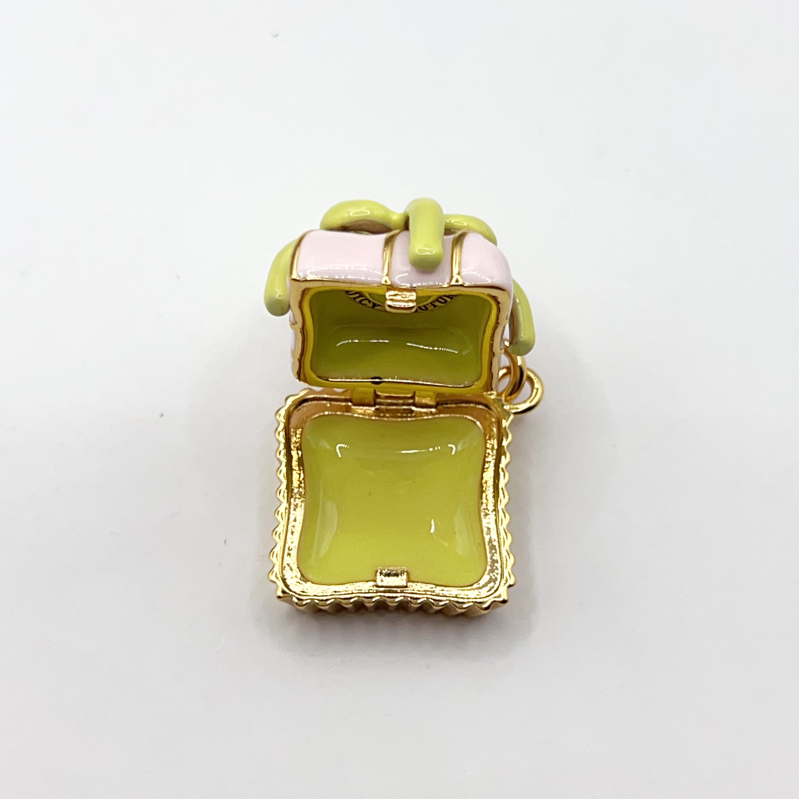 JC073-Juicy Couture gift box charm