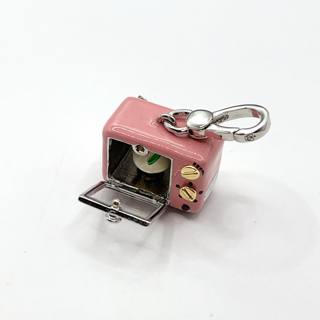 U11-Juicy Couture cupcake in oven charm