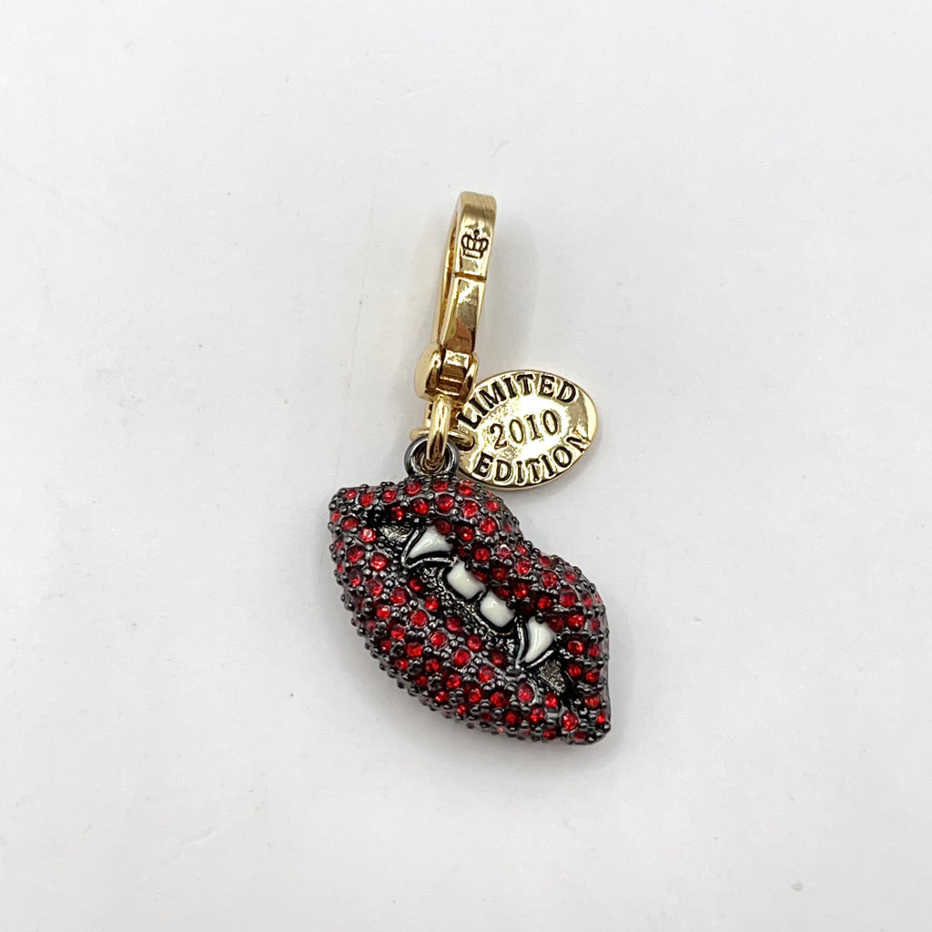JC024-Juicy Couture vampire teeth charm