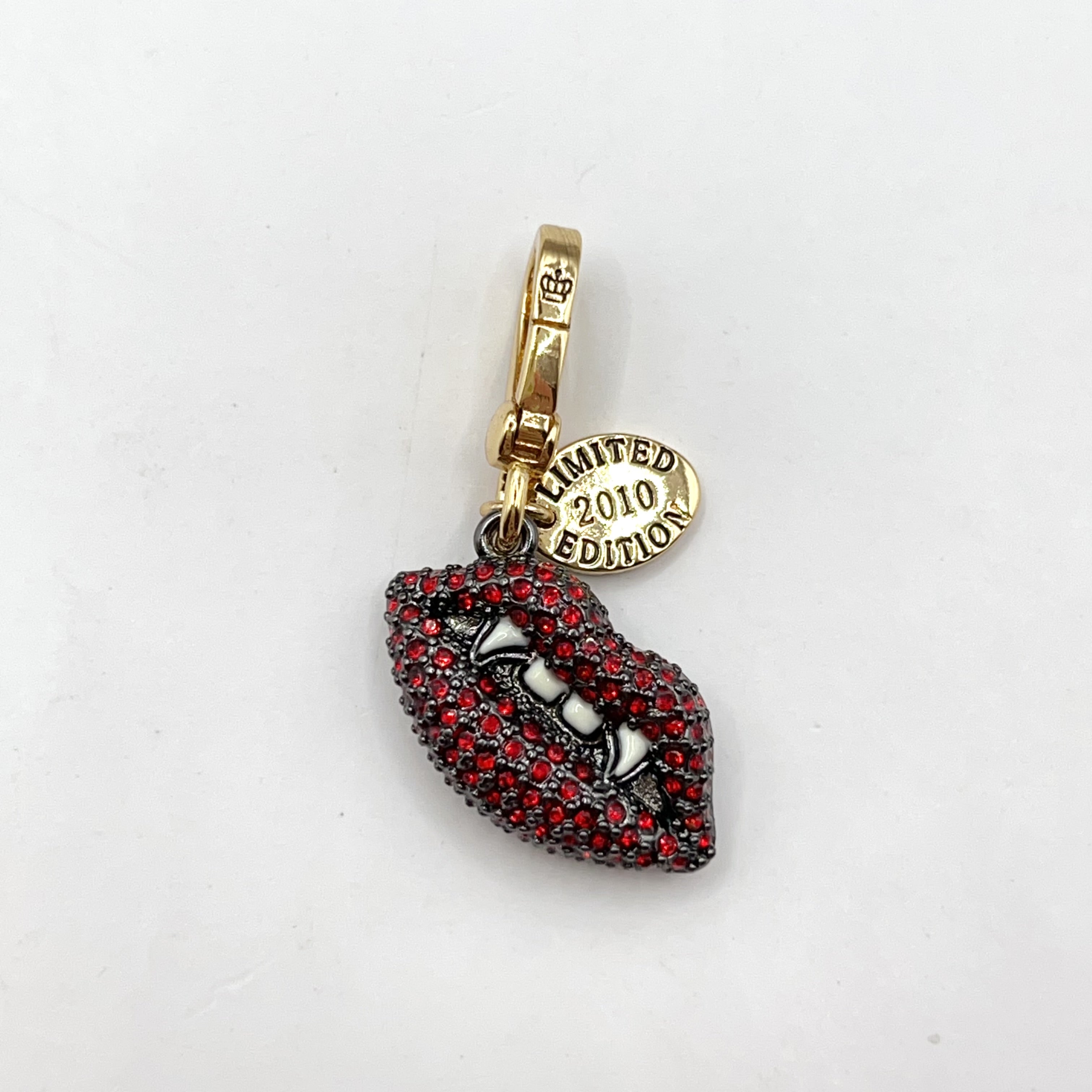 JC024-Juicy Couture vampire teeth charm