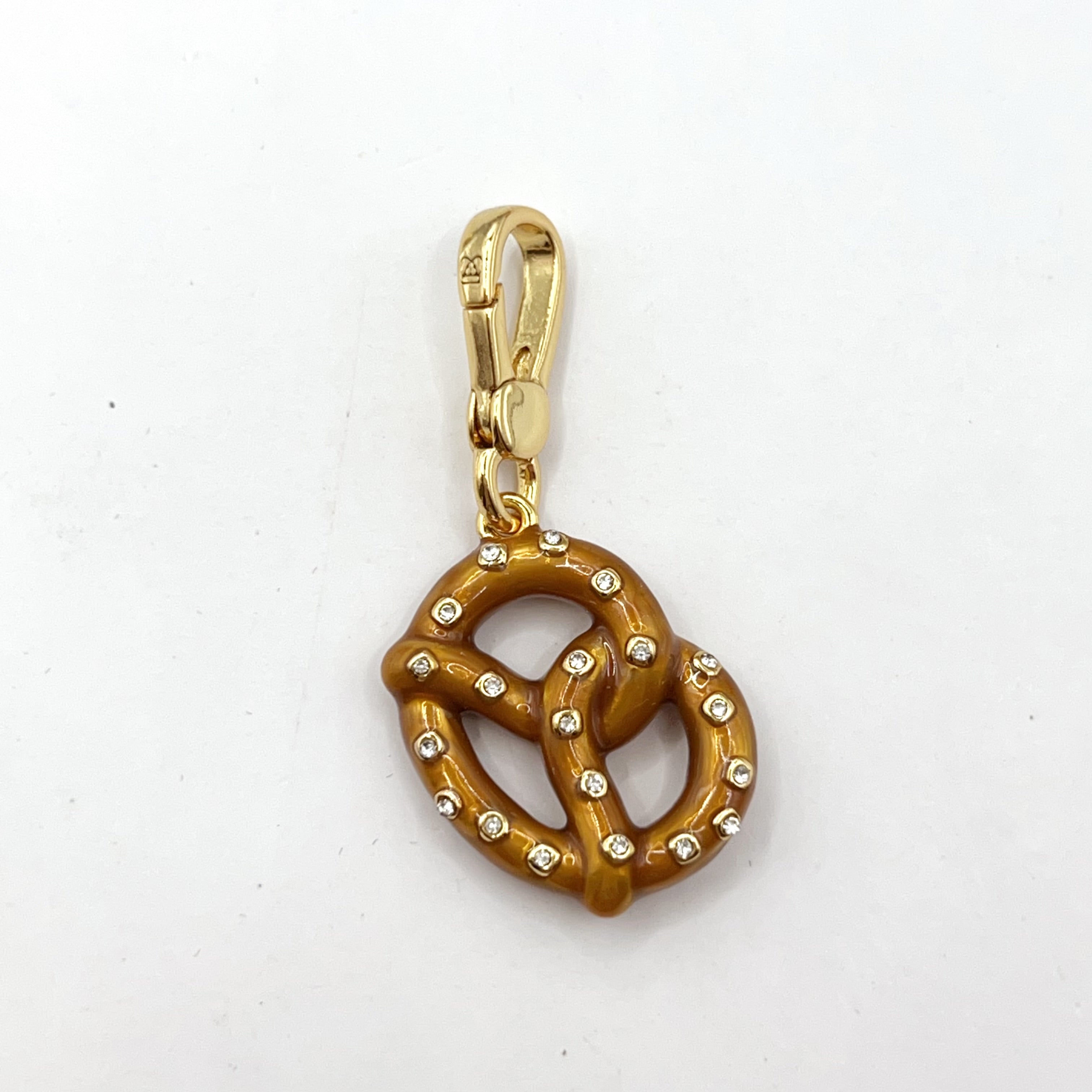 F06-Juicy Couture pretzel charm